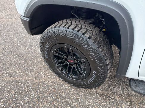 New 2026 GMC Sierra 1500 AT4X w/ LPO, Black Badging Package AWD/4WD image 9