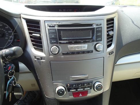 Used 2013 Subaru Outback 2.5i Premium AWD/4WD image 19