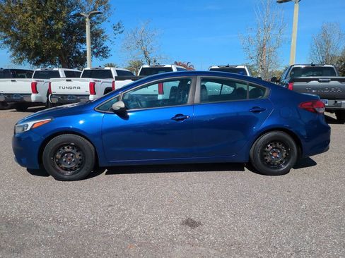 Used 2017 Kia Forte LX image 3