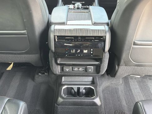 Used 2022 Jeep Wagoneer Series III w/ Flexible Seating Group RWD image 21