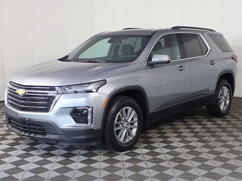 Used 2023 Chevrolet Traverse LT FWD image 8