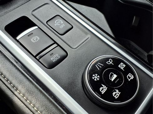 Used 2025 Nissan Pathfinder SV AWD/4WD image 20