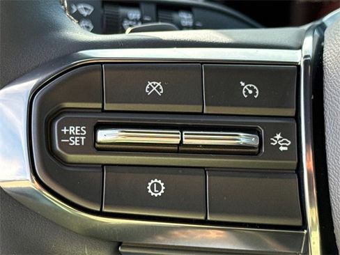 Used 2025 GMC Acadia AT4 image 30