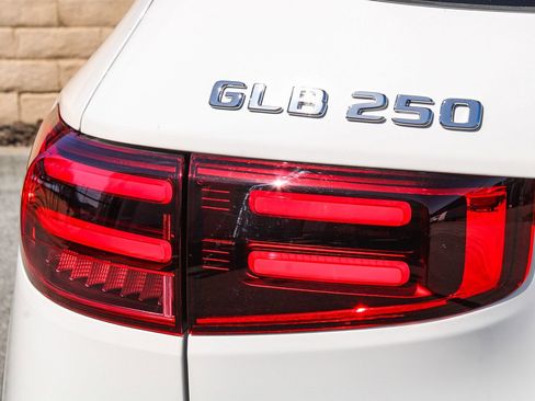 New 2026 Mercedes-Benz GLB 250 4MATIC image 9