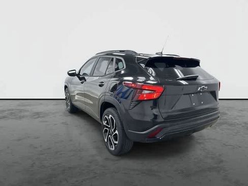 Used 2024 Chevrolet Trax RS w/ Sunroof Package FWD image 2