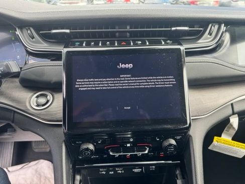 Used 2023 Jeep Grand Cherokee 4WD 4xe image 15