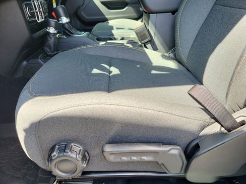 New 2025 Jeep Gladiator Sport AWD/4WD image 21