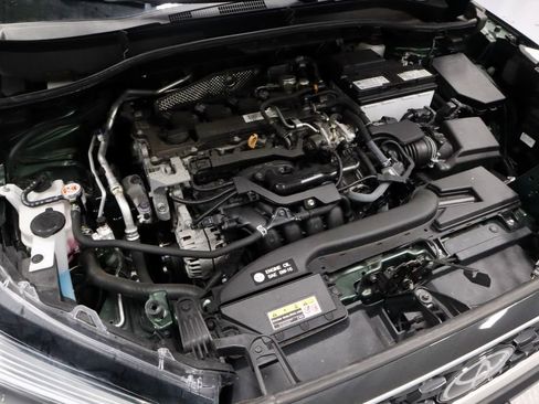 Used 2022 Toyota Corolla Cross XLE w/ Convenience Package AWD/4WD image 17