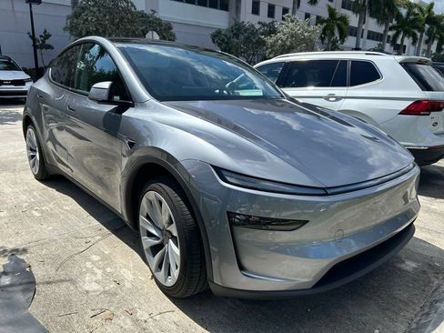 Used 2026 Tesla Model Y 2WD image 3
