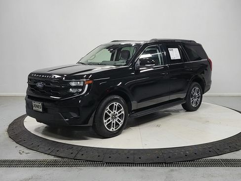 Used 2025 Ford Expedition Active AWD/4WD image 4