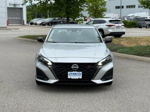 Used 2023 Nissan Altima 2.5 SR FWD image 2