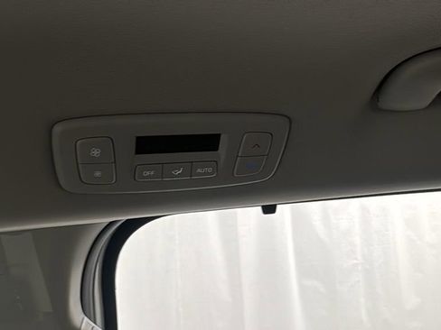 New 2026 Kia Carnival EX FWD image 40