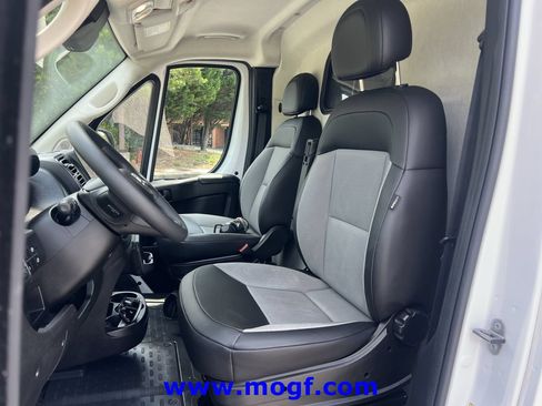 Used 2025 RAM ProMaster 2500 w/ Convenience Group FWD image 18