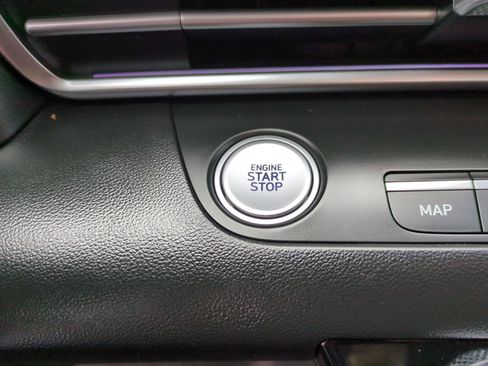 Used 2023 Hyundai Elantra Limited image 17