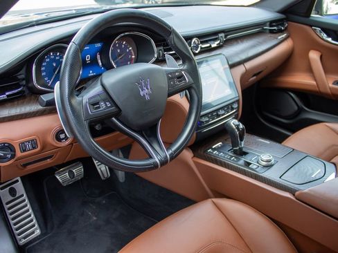 Used 2018 Maserati Quattroporte S Q4 AWD/4WD image 11