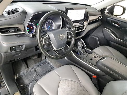 Used 2023 Toyota Highlander Bronze Edition image 19