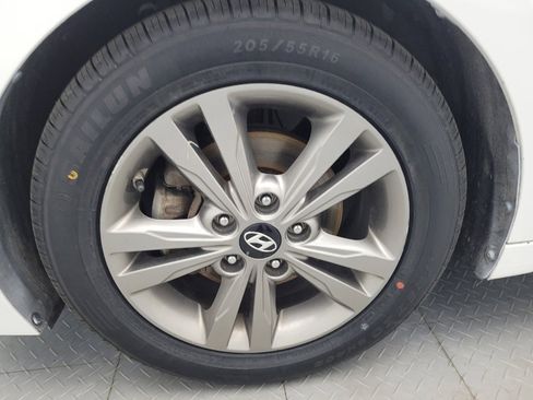 Used 2017 Hyundai Elantra SE FWD image 31