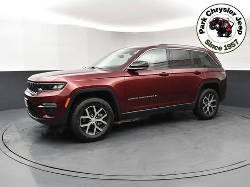 Used 2023 Jeep Grand Cherokee Limited w/ Luxury Tech Group II image 3