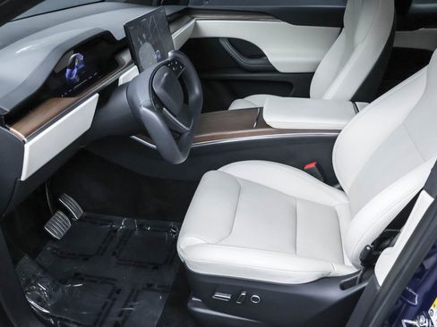 Used 2022 Tesla Model X image 4