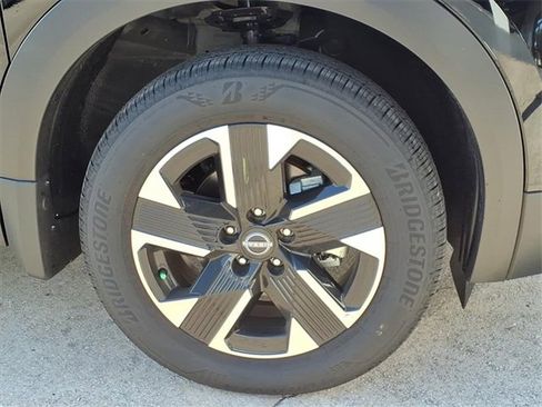 Certified 2025 Nissan Kicks SV image 10