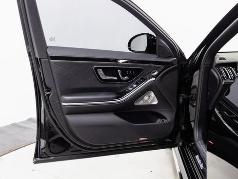 Used 2023 Mercedes-Benz S 580 4MATIC Sedan image 5