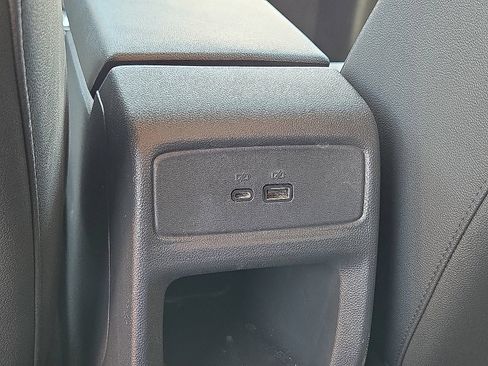 Used 2025 Chevrolet Trax LT FWD image 16