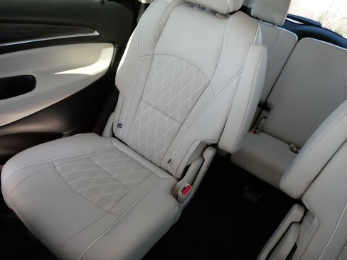 Used 2023 Buick Enclave Avenir w/ Avenir Technology Package AWD/4WD image 12
