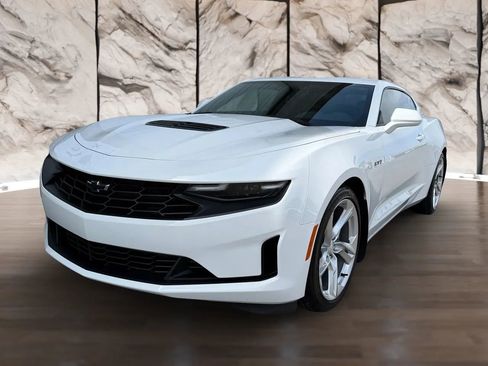 Used 2023 Chevrolet Camaro LT w/ Technology Package RWD image 5