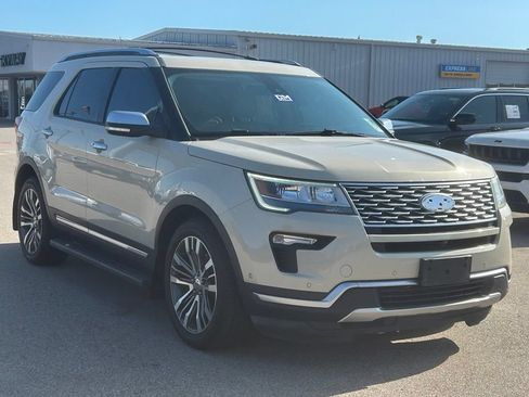 Used 2018 Ford Explorer Platinum AWD/4WD image 6