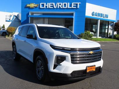 Used 2025 Chevrolet Traverse LT