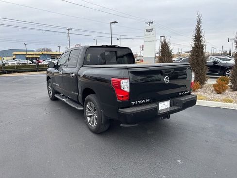 Used 2019 Nissan Titan SV w/ SV Convenience Package image 7