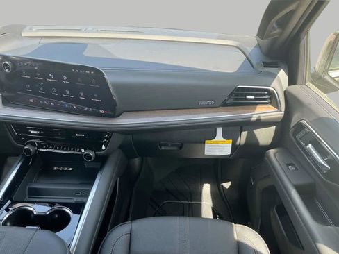 New 2026 Chevrolet Suburban High Country AWD/4WD image 13