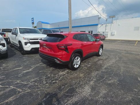 New 2026 Chevrolet Trax LS w/ LS Convenience Package FWD image 8