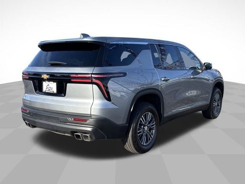 Used 2024 Chevrolet Traverse LS image 6