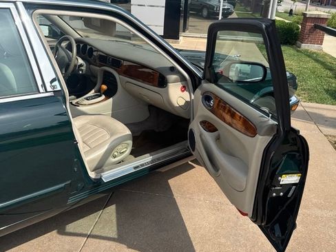 Used 1998 Jaguar XJ8 RWD image 25
