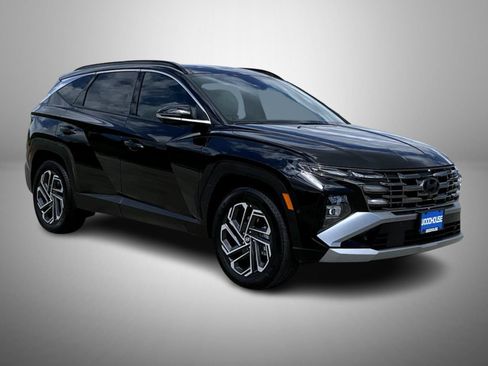Certified 2025 Hyundai Tucson Limited AWD/4WD image 3