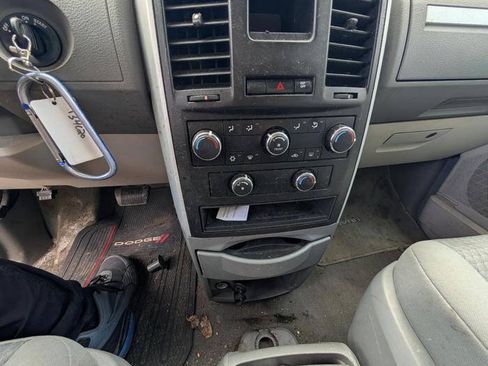 Used 2010 Dodge Grand Caravan SE FWD image 34
