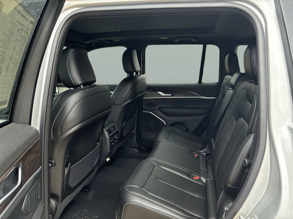 New 2026 Jeep Grand Cherokee Limited w/ Limited Altitude Package AWD/4WD image 37