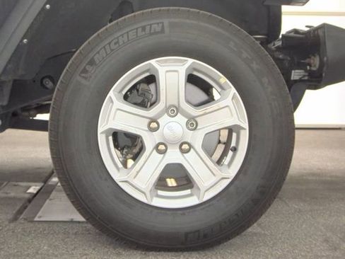 Used 2021 Jeep Wrangler Unlimited Sport image 17