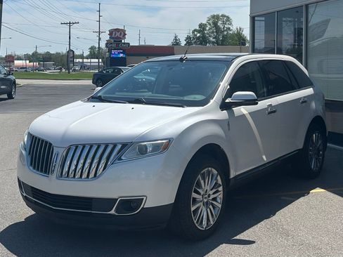 Used 2012 Lincoln MKX AWD image 3