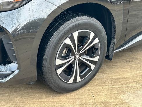 Used 2025 Toyota bZ4X XLE w/ Weather Package image 9