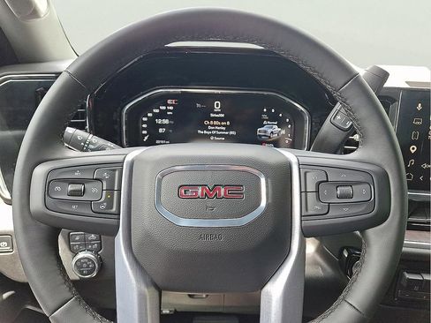 Used 2026 GMC Sierra 1500 SLT AWD/4WD image 17
