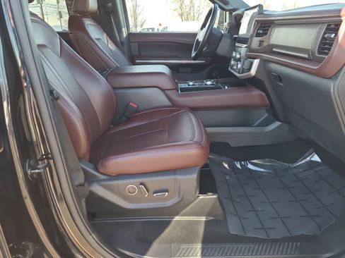 Used 2024 Ford Expedition Limited image 22