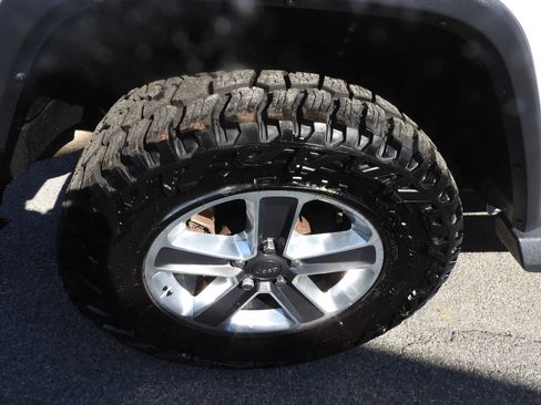 Used 2019 Jeep Wrangler Unlimited Sahara w/ Cold Weather Group image 19