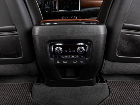 Used 2024 GMC Yukon XL Denali Ultimate image 35