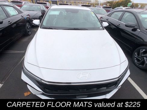 New 2025 Hyundai Elantra Limited image 3