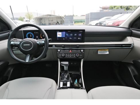 Certified 2026 Hyundai Tucson SE FWD image 11