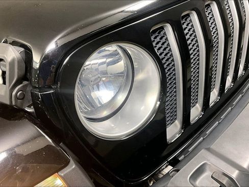 Used 2018 Jeep Wrangler Unlimited Sahara image 26