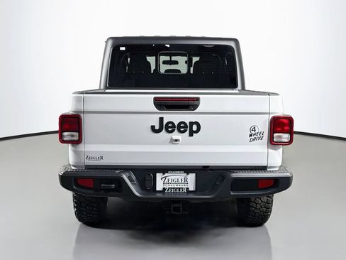 Used 2022 Jeep Gladiator Sport AWD/4WD image 6