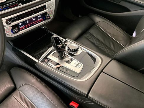 Used 2019 BMW 750i w/ Executive Package RWD image 13
